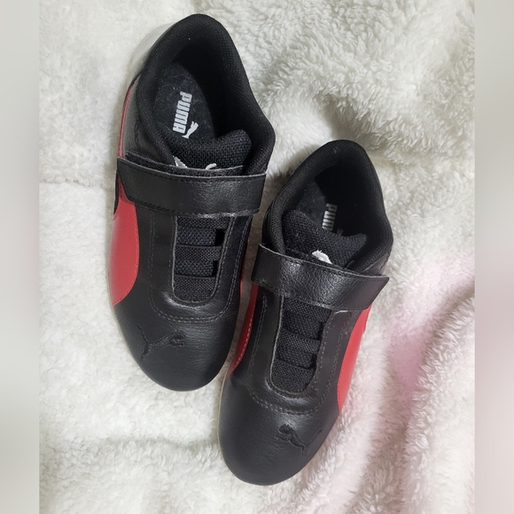 Kids Puma tennis shoes - Picture 4 of 5